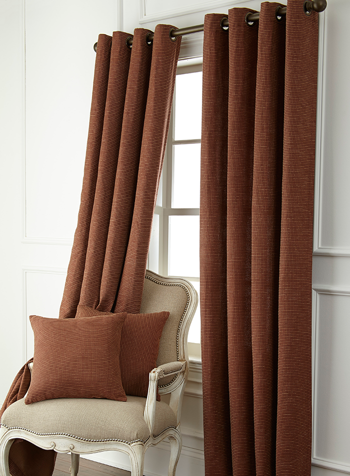 DRAPES AND DECORATIVE PILLOWS RUST COLLECTION